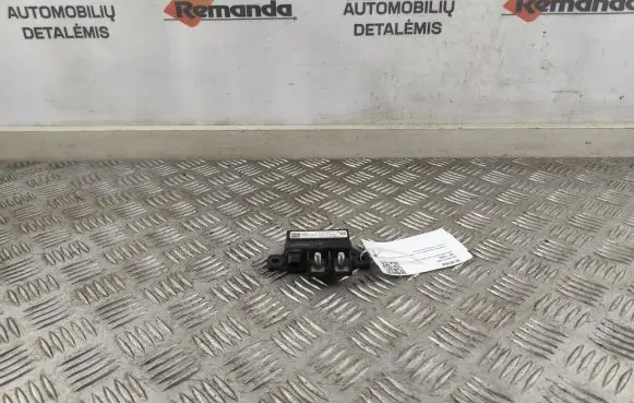 Mercedes-Benz E C207 W207 Charging relay A0009822023 1110029