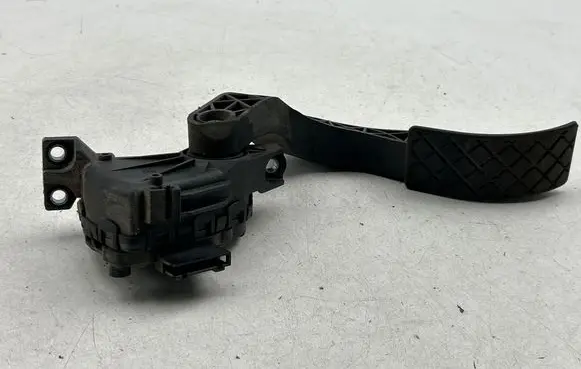 Volkswagen PASSAT B5.5 Accelerator throttle pedal 6PV00837603 8D1721523F