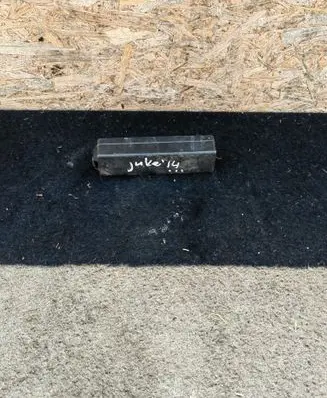 Nissan Juke I F15 Fuse box cover 