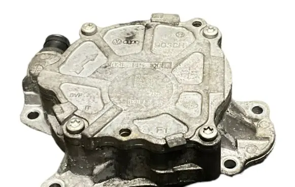 Audi A4 S4 B8 8K Vacuum pump 03L145100F