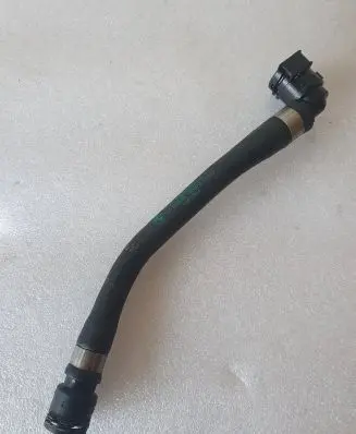 BMW 5 G30 G31 Engine coolant pipe/hose 8572907