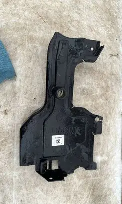 BMW 8 G15 Intercooler air guide/duct channel 51748079937 74850613