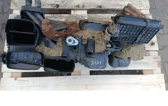 Volkswagen PASSAT B5 Interior heater climate box assembly 7M1820123