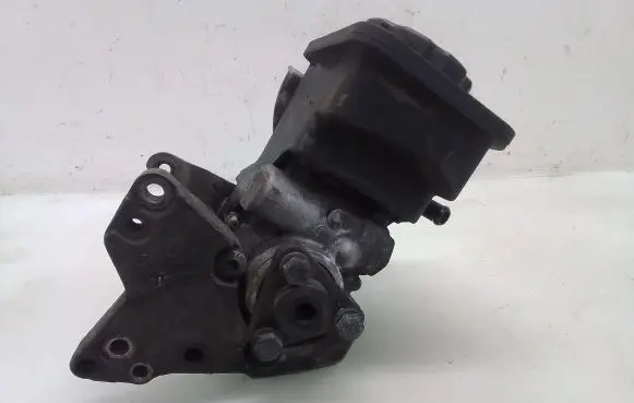 BMW 5 E39 Power steering pump 32422247556