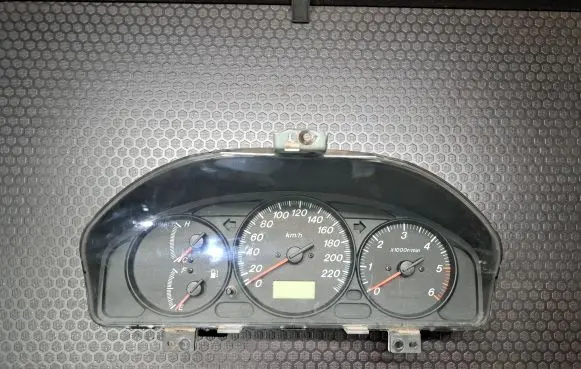 Mazda 323 F Speedometer (instrument cluster) BRBL2J
