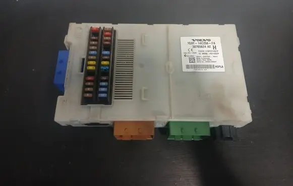 Volvo V70 Fuse module 7G9T14C256FA 30765624AE 3659AF01125TP
