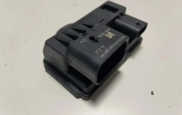 BMW 5 F10 F11 Glow plug pre-heat relay 8519472