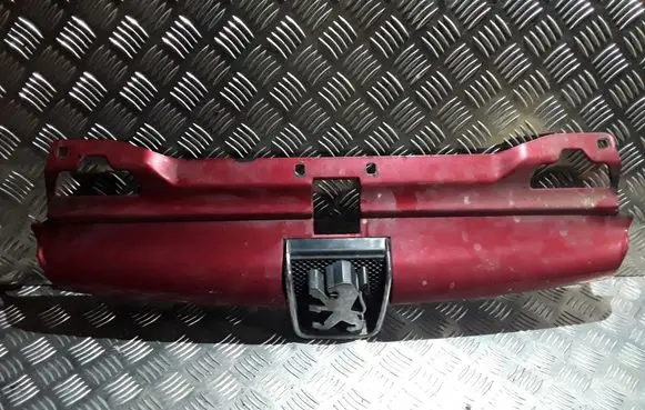 Peugeot 406 Front bumper upper radiator grill 9616258477