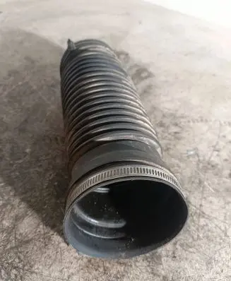 Air intake hose/pipe