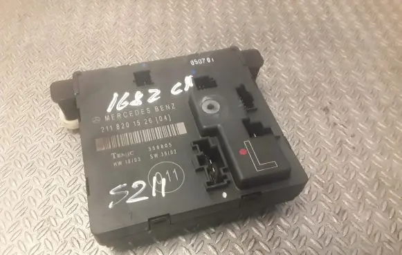 Mercedes-Benz E W211 Door control unit/module 2118201526 A2118201526