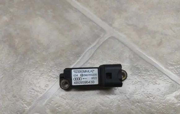 Audi A6 S6 C5 4B Airbag deployment crash/impact sensor 4B0959643B