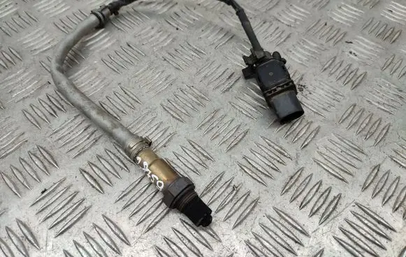 Volkswagen PASSAT CC Lambda probe sensor 06F906262
