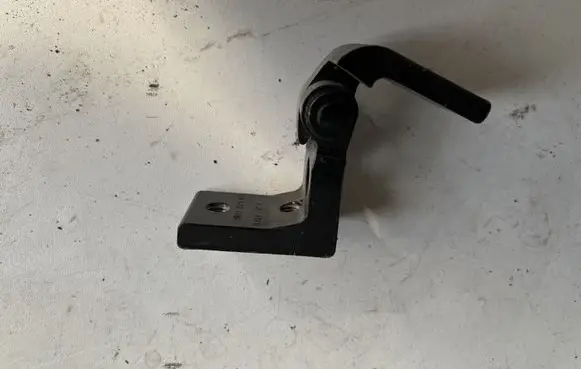 Skoda Octavia Mk2 (1Z) Rear door lower hinge 1Z0833411B