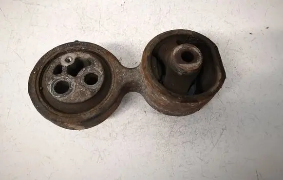 Honda Accord Engine mount bracket
