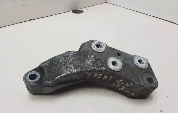 Volkswagen PASSAT B6 Engine mounting bracket 1K0199117
