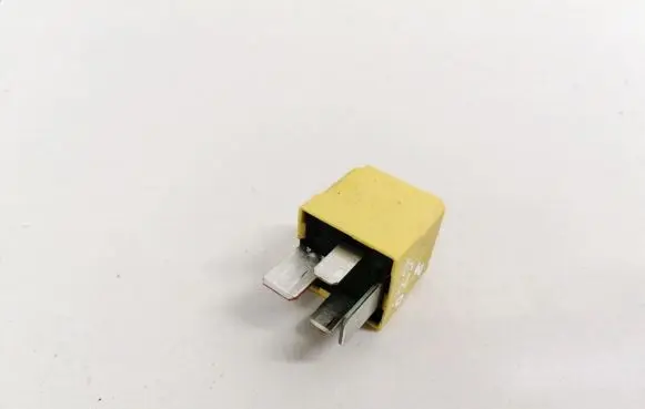 Opel Zafira B Other relay 90226846 4RA00779306