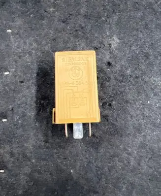 BMW 5 E39 Window control relay V23141B3001X15 61368384505