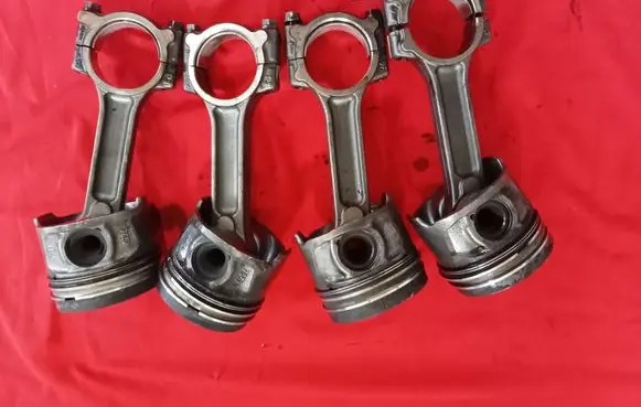Renault Megane II Piston 7657