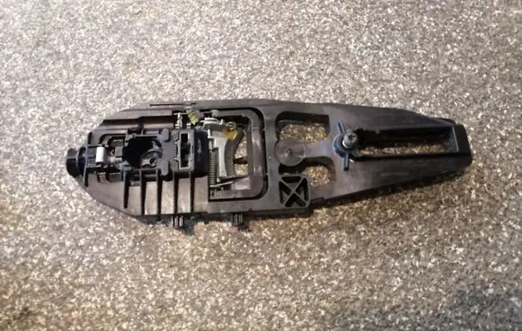Rear door exterior handle/bracket