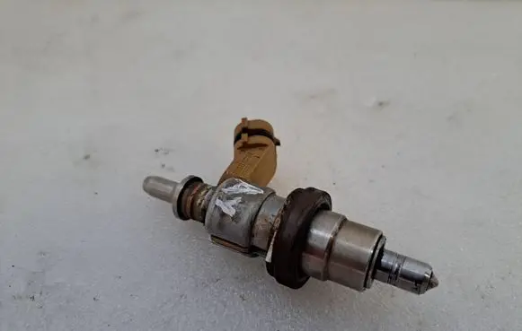 Toyota Avensis T270 Fuel injector 2371026011