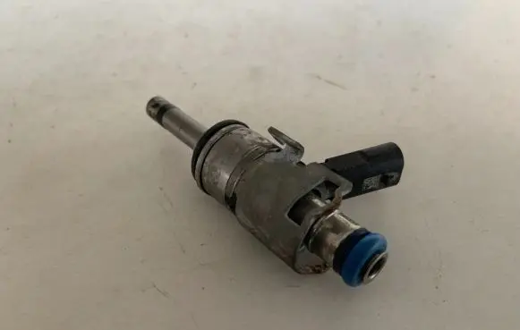 Audi Q7 4M Fuel injector 06C906036G 06E095A