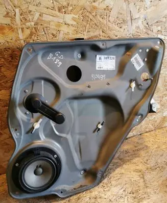 Rear door manual window regulator