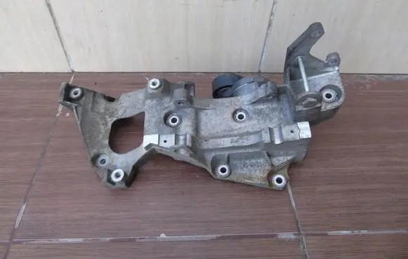 Peugeot 4007 Generator/alternator bracket 9661297180