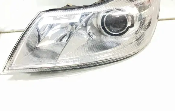 Skoda Octavia Mk2 (1Z) Headlight/headlamp 1Z1941017T 1ZL24705219