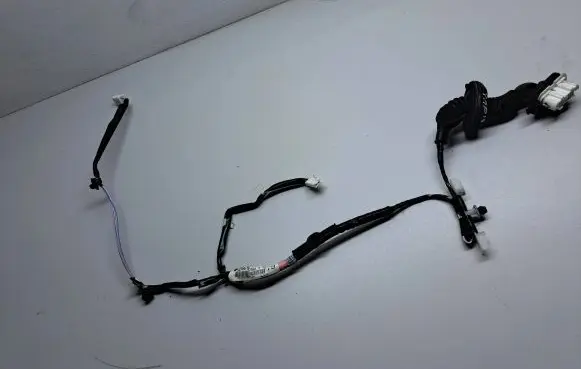 Toyota Yaris Rear door wiring loom 821540d190 RL9MMSVRT14