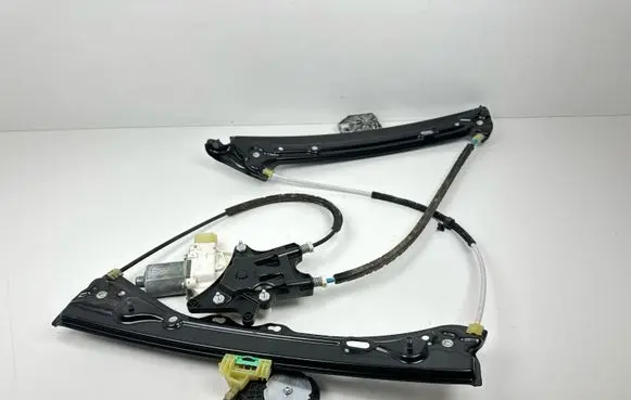 BMW 4 F32 F33 Front door window regulator with motor 7281623