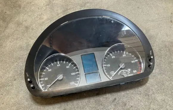 Mercedes-Benz Sprinter W906 Speedometer (instrument cluster) A9069007502 A9069026401 2677139