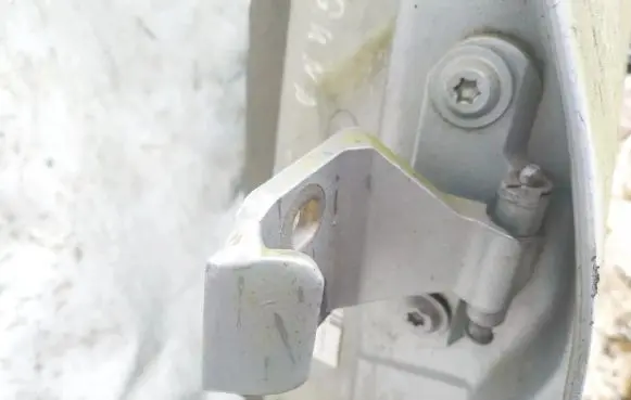 Renault Laguna I Rear door lower hinge