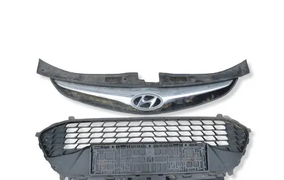 Hyundai i30 Front bumper upper radiator grill 863512R500