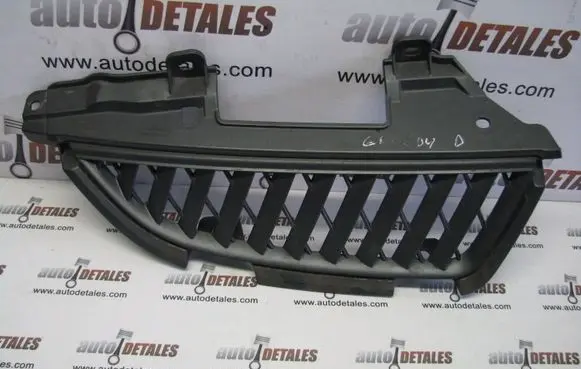 Mitsubishi Grandis Front bumper upper radiator grill MN145456