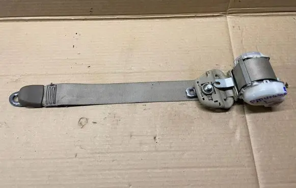 Nissan Pathfinder R51 Front seatbelt 7P2090