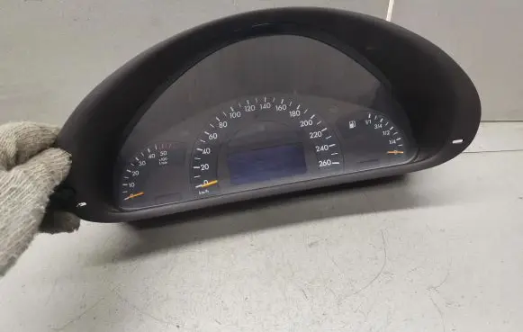 Mercedes-Benz C W203 Speedometer (instrument cluster) A2035403911