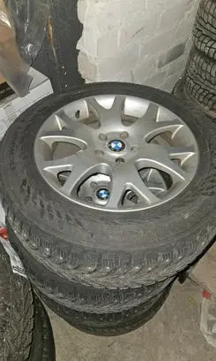 BMW X5 E70 R18 winter/snow tires with studs Nokian Tryges 18r