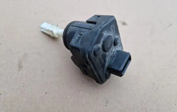 Volkswagen Golf III Headlight level adjustment motor 1H0941295C
