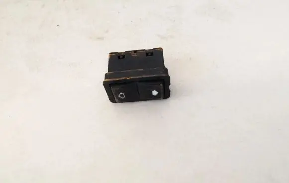 BMW 5 E39 Electric window control switch 8368974
