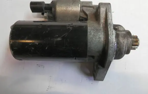 Skoda Fabia Mk2 (5J) Starter motor 02Z911023N