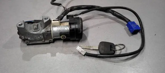 Subaru Outback Ignition lock 88215AE000 9816 X1T25172