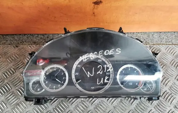 Mercedes-Benz E W212 Speedometer (instrument cluster) A2129005203