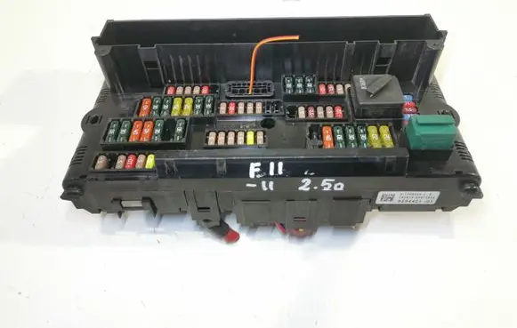 BMW 5 F10 F11 Fuse module 9234421