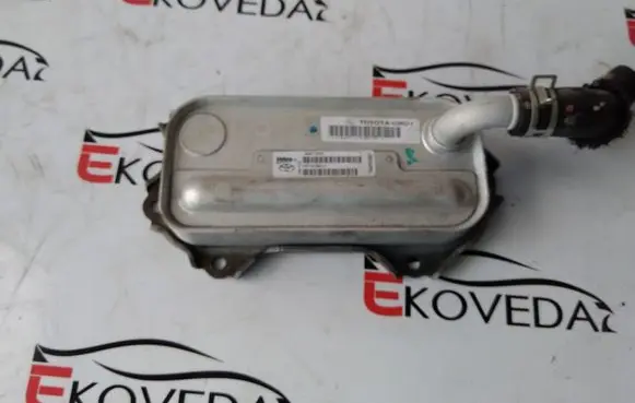Toyota Verso Oil filter mounting bracket 157100R011