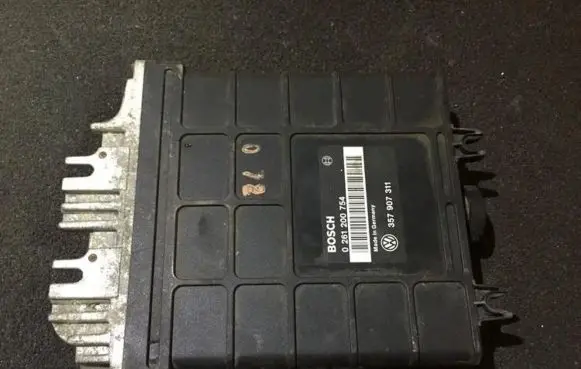 Volkswagen Golf II Engine control unit/module 357907311 0261200754