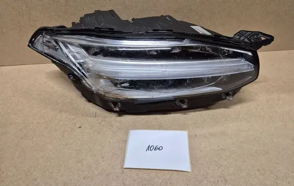 Volvo XC90 Headlight/headlamp 31655708