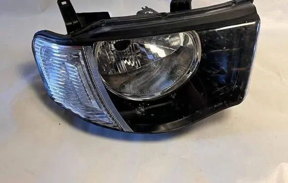 Mitsubishi L200 Headlight/headlamp