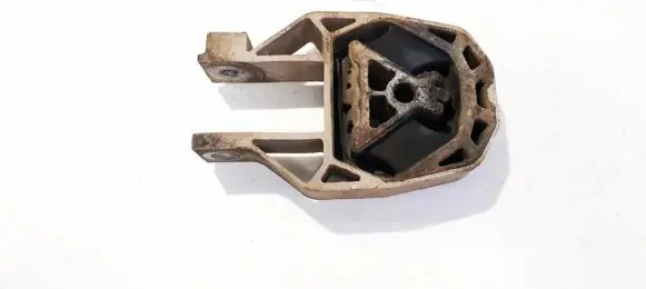 Volvo V50 Engine mount bracket