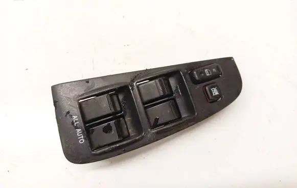 Toyota Avensis T250 Electric window control switch 8482005100