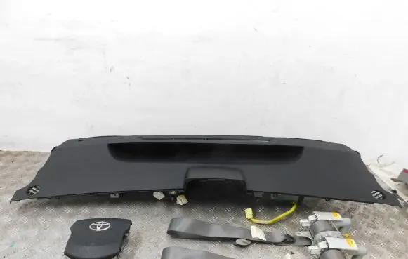 Toyota Prius (NHW20) Dashboard